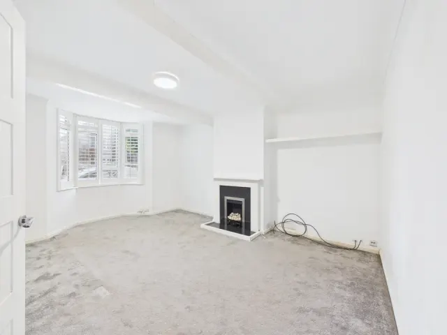 Leith View Road, Horsham, photo 2
