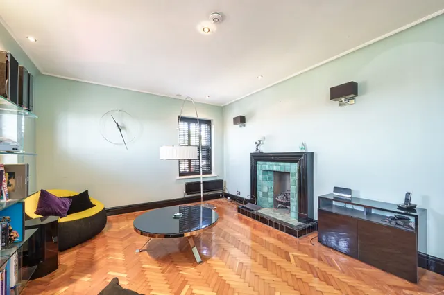 34 Yew Tree Court, Bridge Lane, London, photo 1