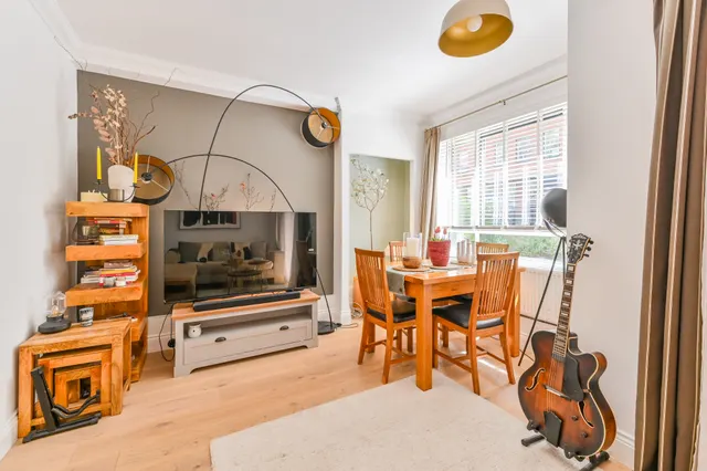 Photo 2 — Flat 2, Windmill, New North Street, London