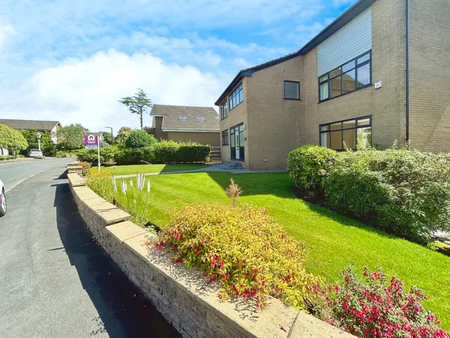 Cedar Drive, Urmston, M41, photo 2
