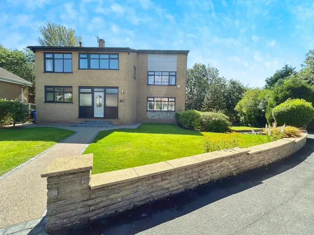 Cedar Drive, Urmston, M41, photo 1