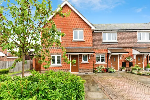 Oaks Lane, Great Bookham, KT23, photo 1