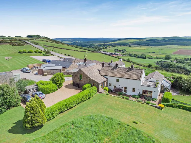 Eyam, Hope Valley, S32, photo 2