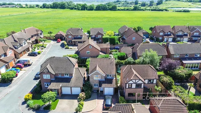 Photo 2 — Mountnessing, Hadleigh