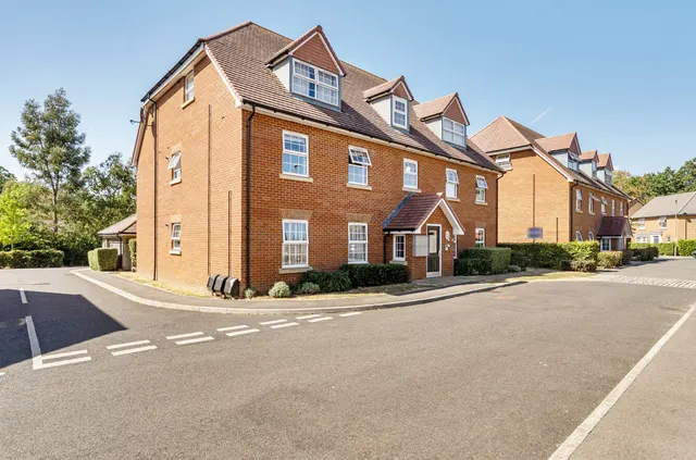 Gloucester Drive, Sarisbury Green, SO31, photo 1