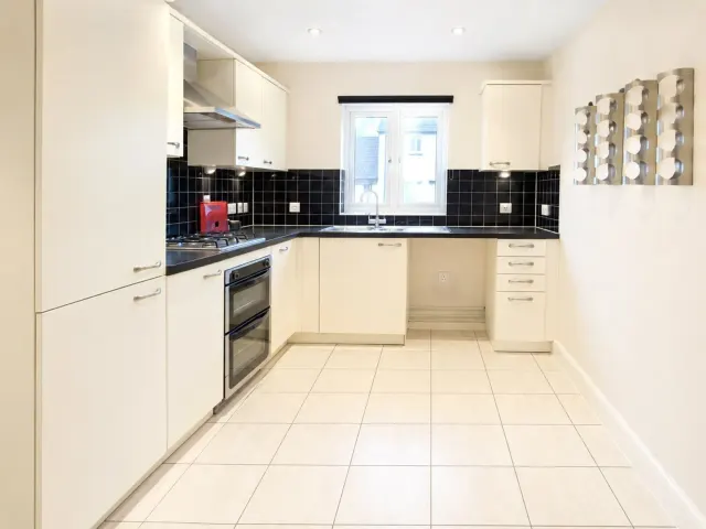 Photo 2 — Shetland Close, Hailsham, East Sussex, BN27