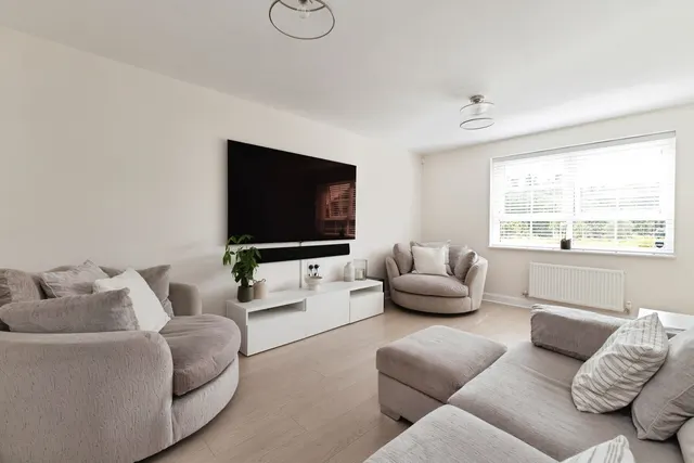 Photo 3 — Kingston Way, Yarm, TS15