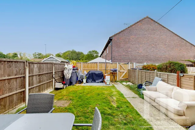 Mercury Close, Crawley, RH11, photo 3