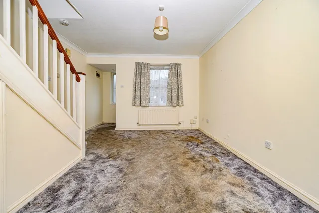 Photo 3 — Larkspur Gardens, Luton, Bedfordshire, LU4