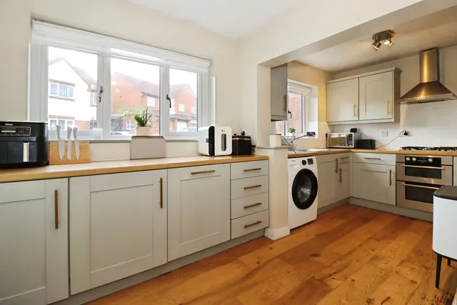 Photo 3 — Lapwing Close, Bradley Stoke, Bristol, BS32