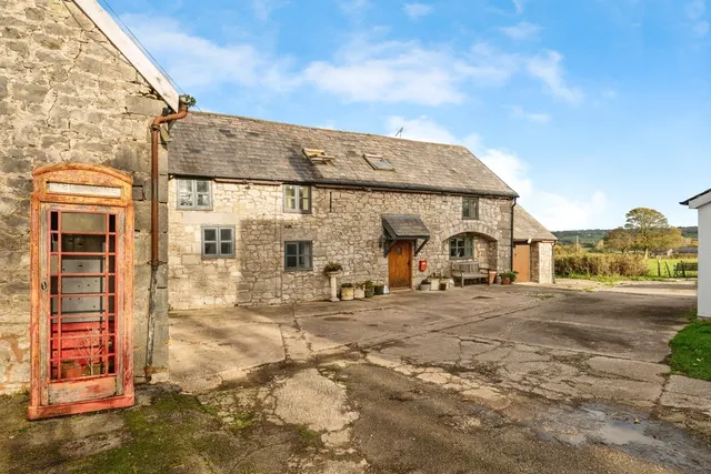 Mynydd Llan, Babell, CH8, photo 1