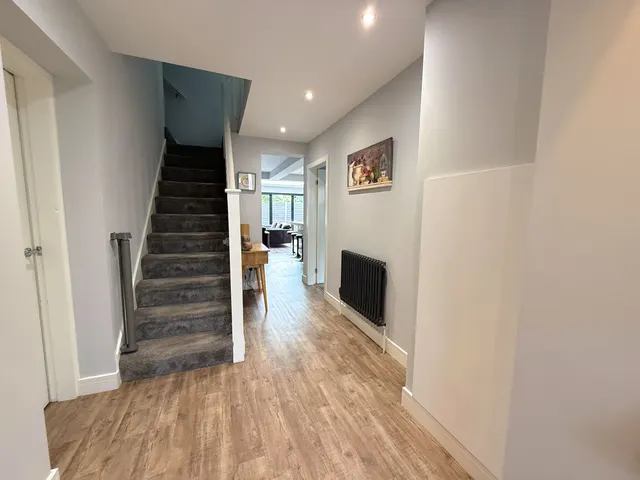 Ravenstone Drive, Sale, photo 2