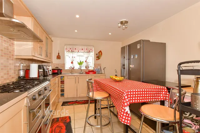 Trona Court, Sittingbourne, ME10, photo 2