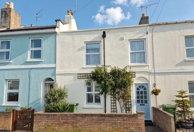Naunton Crescent, Gloucestershire, Leckhampton, GL53 7BE, photo 1