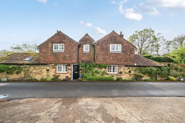 Hawksfold Lane West, Fernhurst, GU27, photo 1