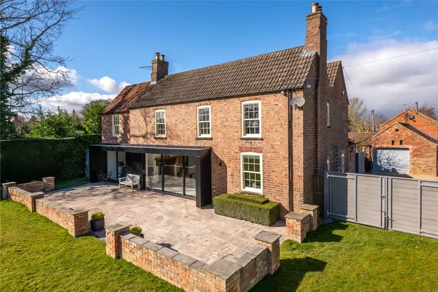 Church Lane, Utterby, photo 1