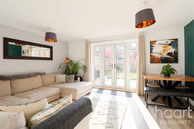 Chandler Drive, Bordon, GU35, photo 2