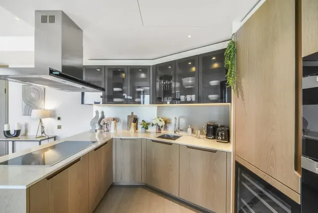 River Park Tower, London, SW8, photo 2