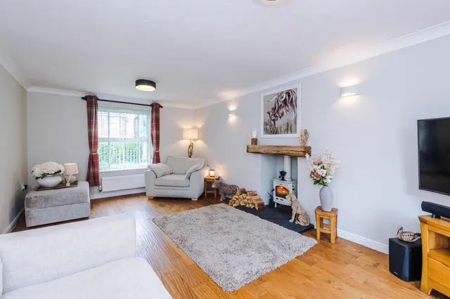Photo 2 — Chesterton Drive, Winwick, Warrington, Warrington, WA2 8XF