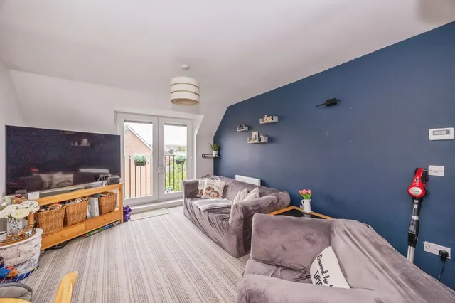 Photo 3 — Tudor Crescent, Portsmouth