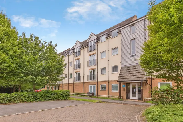 Tudor Crescent, Portsmouth, photo 1