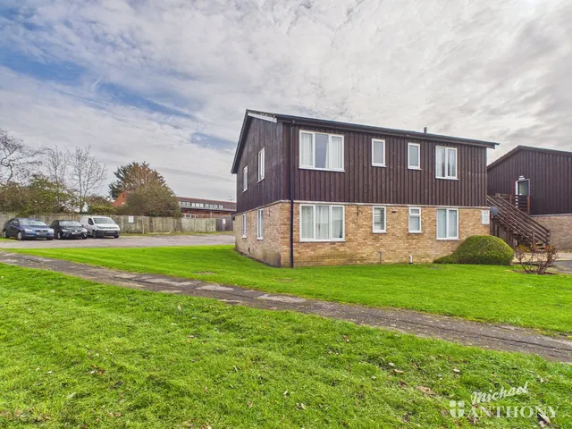 Chequers Court, Aylesbury, HP21, photo 1
