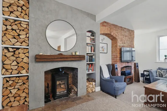 High Street, Higham Ferrers, NN10, photo 3