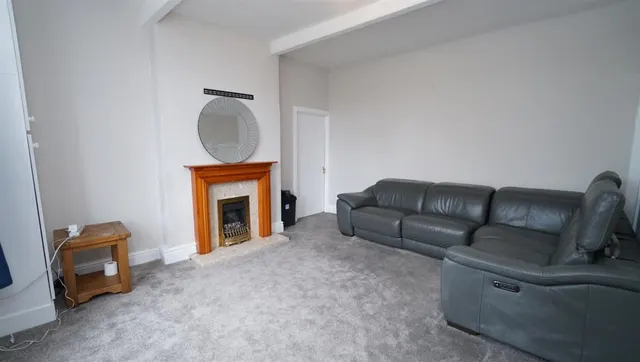 Victoria Road, Eccleshill, photo 2