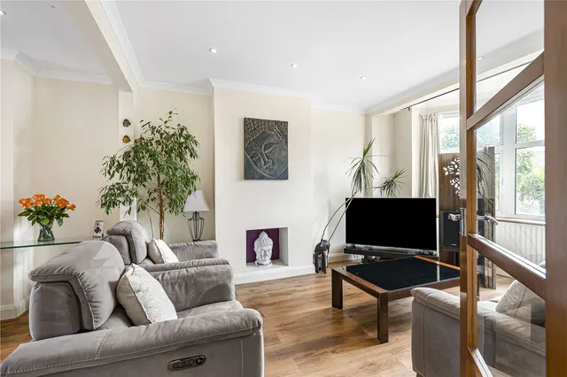 Catherine Gardens, Hounslow, TW3, photo 2