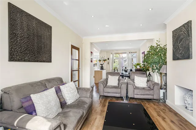 Catherine Gardens, Hounslow, TW3, photo 3