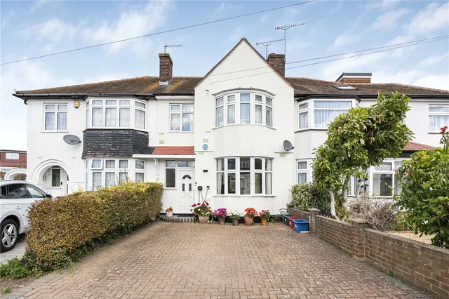 Catherine Gardens, Hounslow, TW3, photo 1