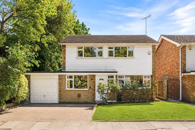 Wensleydale Gardens, Hampton, TW12 2LU, photo 1