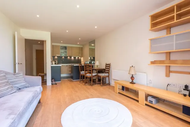 Photo 3 — The Heart, Walton-On-Thames KT12 1GB