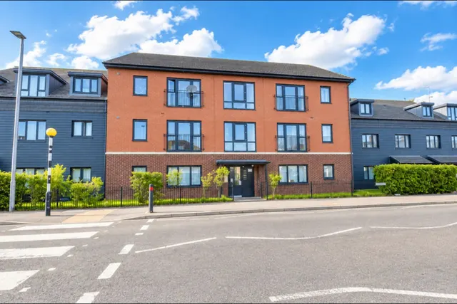 London Road, West Thurrock, RM20, photo 2