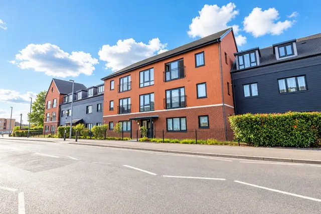 London Road, West Thurrock, RM20, photo 1