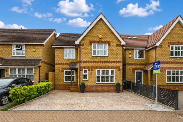 Hadland Close, Bovingdon Hemel Hempstead, HP3, photo 1
