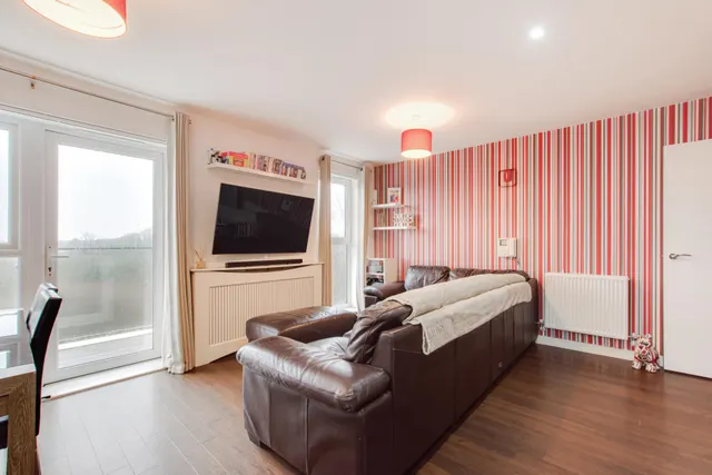 Photo 3 — Alcock Crescent, Dartford