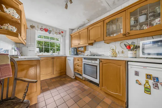 Hurst Road, West Molesey, KT8, photo 3