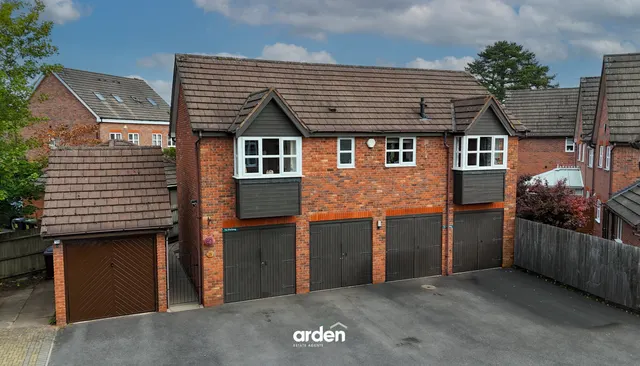 Pavilion Gardens, Bromsgrove, B61, photo 1