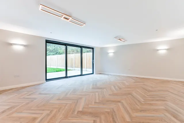 Woking, GU22, photo 3