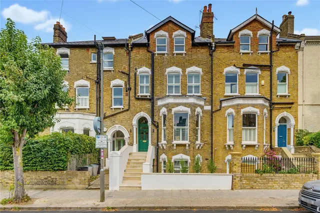 Aspley Road, London, SW18, photo 3