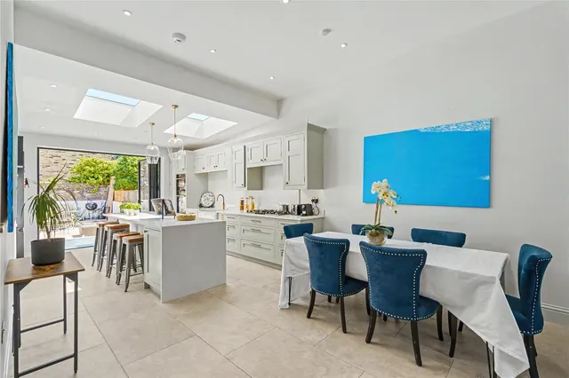 Aspley Road, London, SW18, photo 1