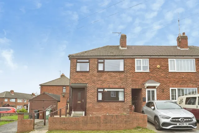Westfield Oval, Yeadon, Leeds, photo 1