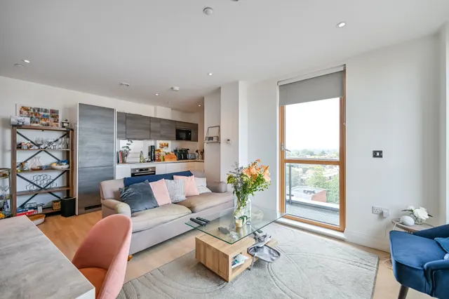 Photo 3 — Flat 59, New Malden House