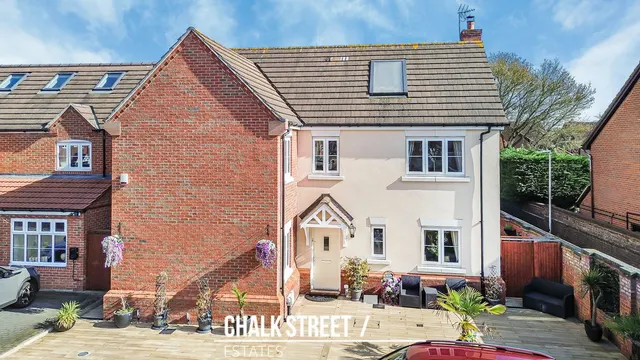 Elms Close, Hornchurch, RM11 1GN, photo 1