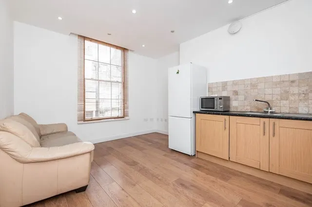 Ashgate Road, Sheffield, S10, photo 2