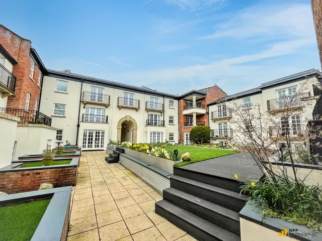 Photo 3 — Royles Square, South Street, Alderley Edge, SK9 7GN