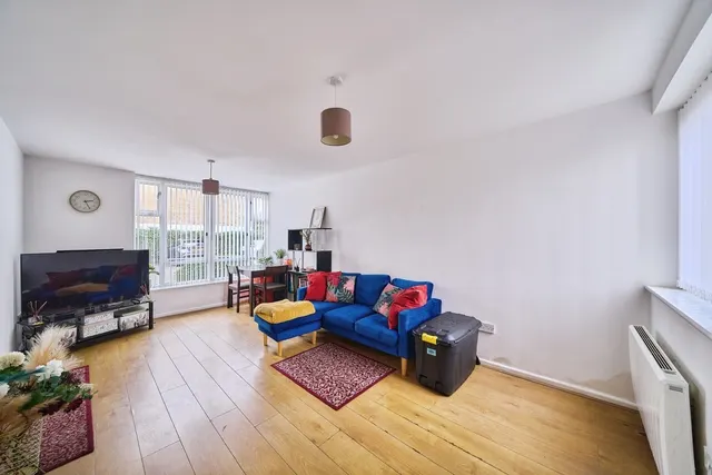 Photo 2 — Grimsby Grove, LONDON, London, E16
