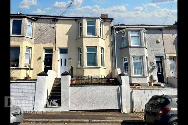 Bryngwyn Road, Abertillery, photo 1