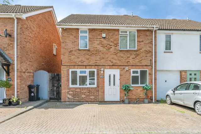 Fraser Close, Laindon, Basildon, Essex, SS15, photo 1